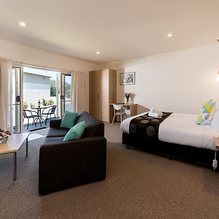 Boathouse Resort Studios And Suites Blairgowrie Exterior photo