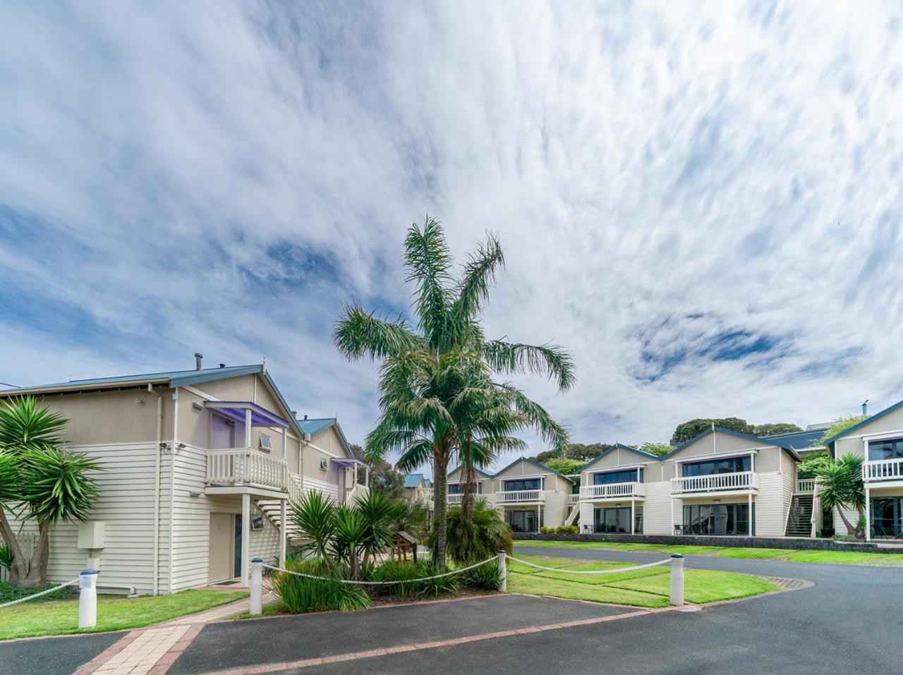 Boathouse Resort Studios And Suites Blairgowrie Exterior photo